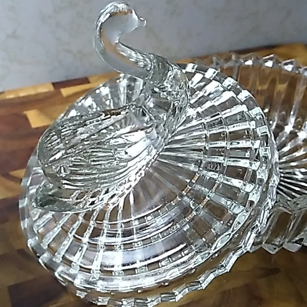 Vintage Swan cut glass trinket dish, powder jar etc. - Picture 2 of 2